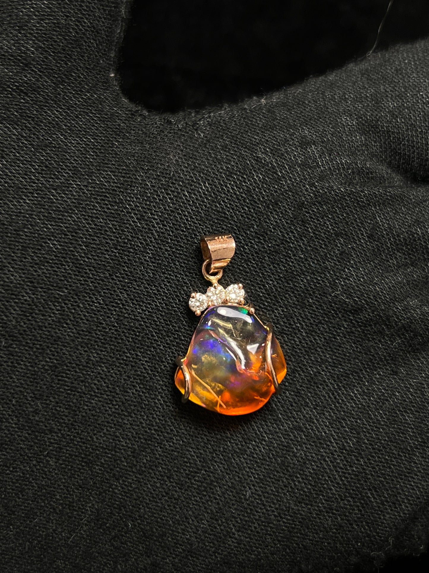 DIJE DE OPALO CON DIAMANTES