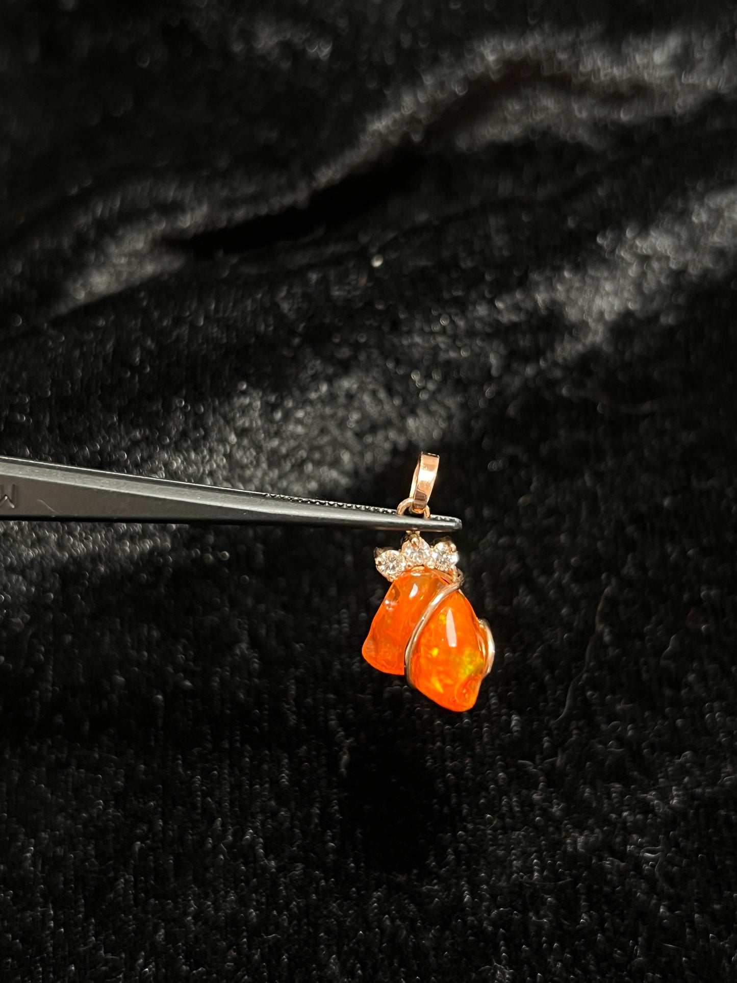 DIJE DE OPALO CON DIAMANTES