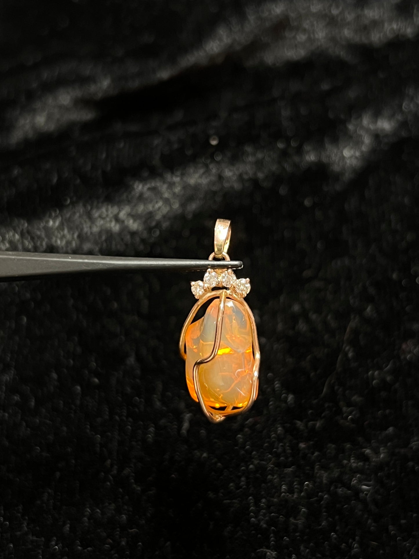 DIJE DE OPALO CON DIAMANTES