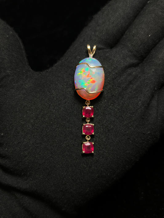 DIJE DE OPALO ETIOPE Y RUBIES