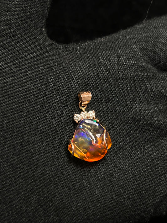 DIJE DE OPALO CON DIAMANTES