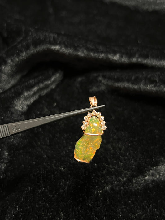 DIJE DE OPALO CON DIAMANTES
