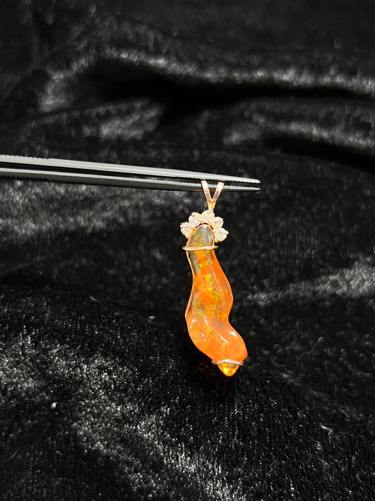 DIJE DE OPALO CON DIAMANTES